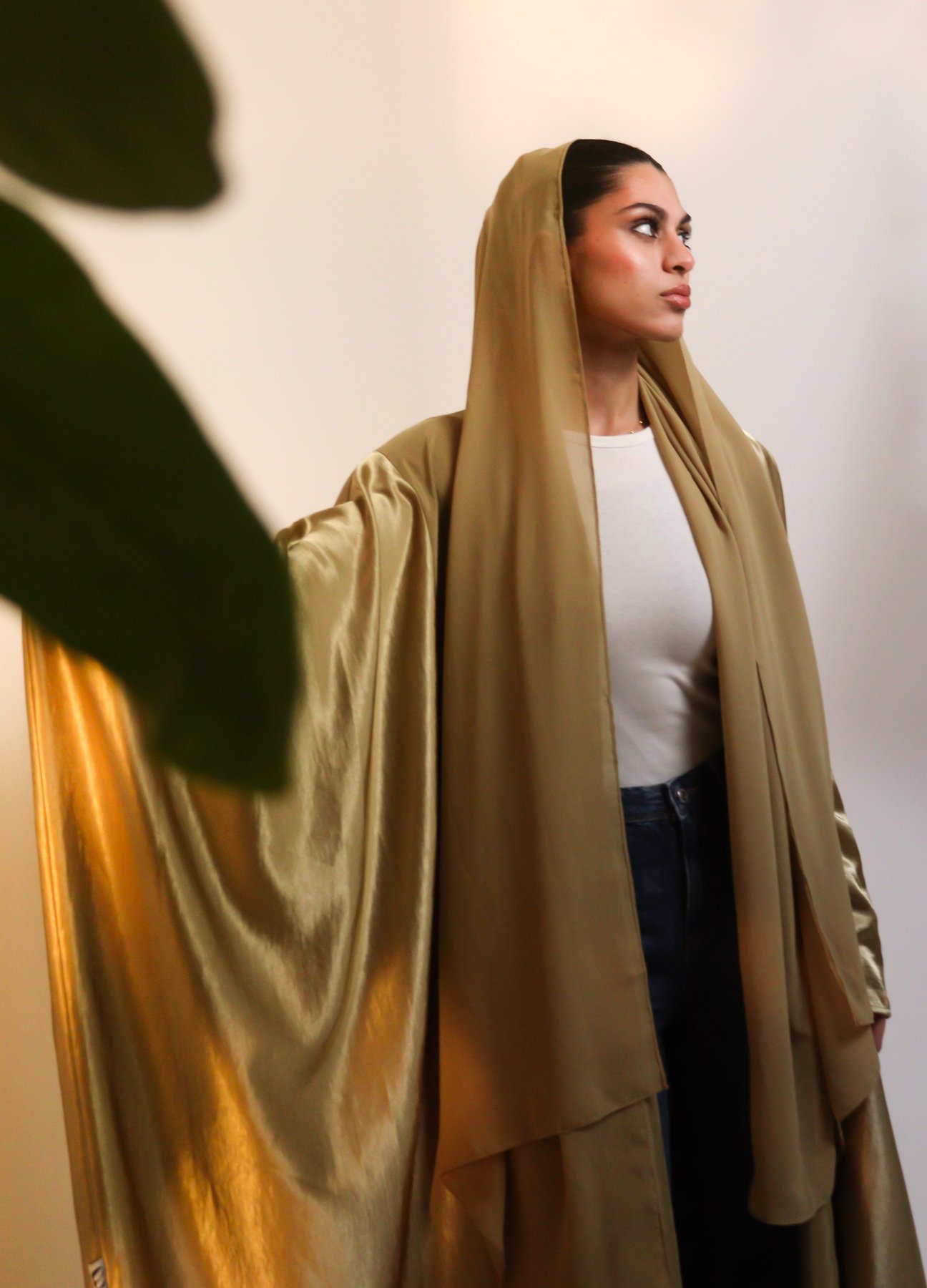 Gold abaya, profile, palm leaf